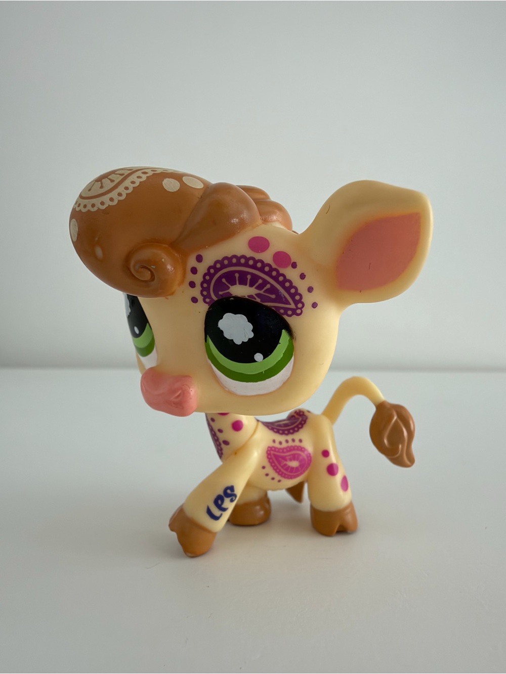2009 LPS #1066 Littlest Pet Shop Postcard Pet Paisley Tattoo Cow Green Eyes